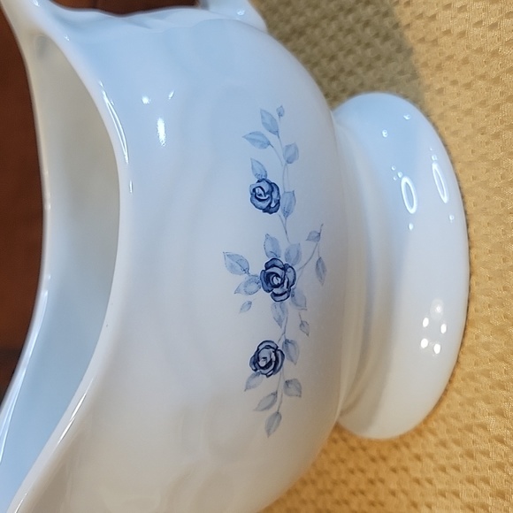 Pfaltzgraff Vintage Poetry Blue Roses ~ Floral Pattern Gravy Server - Picture 2 of 5